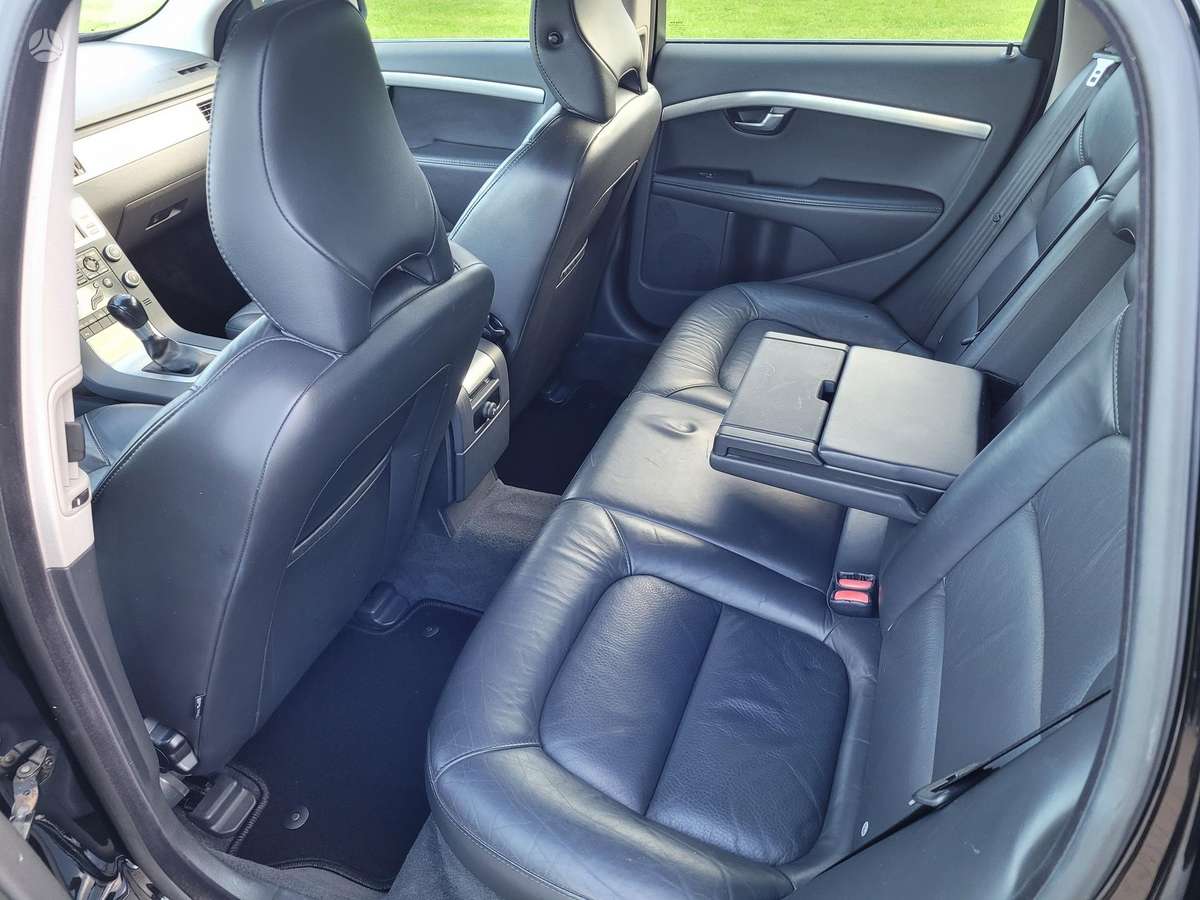 Volvo V70 2011 — photo 13