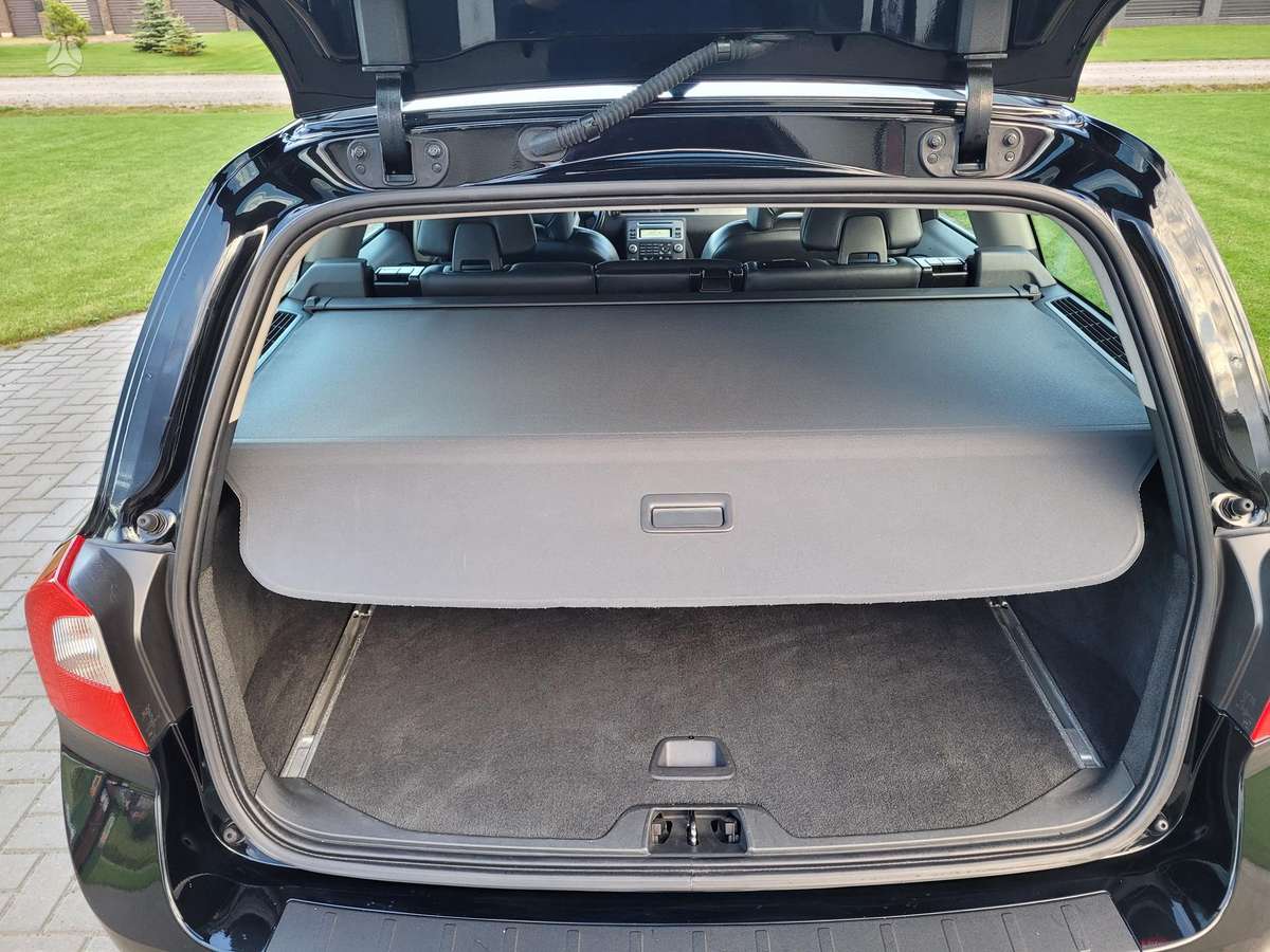 Volvo V70 2011 — photo 14