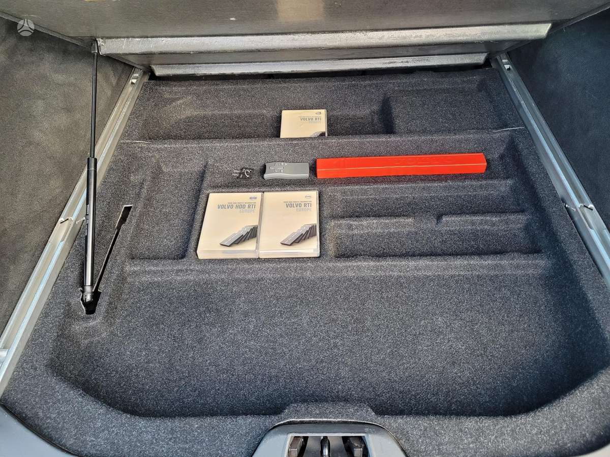 Volvo V70 2011 — photo 15