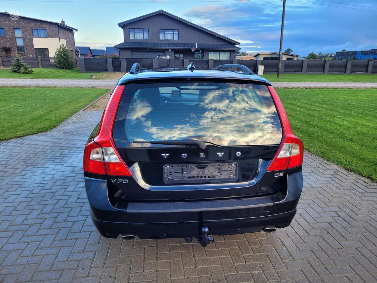 Volvo V70 2011 — engine 2400 cm³, 205 HP (151kW)