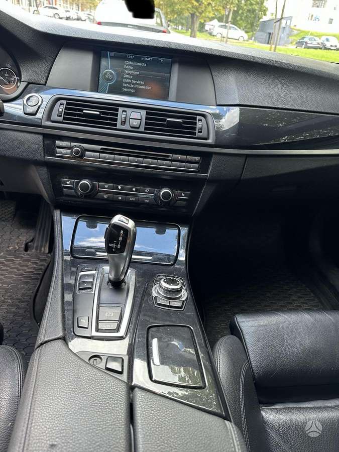 BMW 520 2011 — photo 10