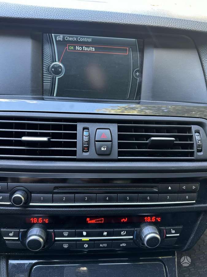 BMW 520 2011 — photo 12
