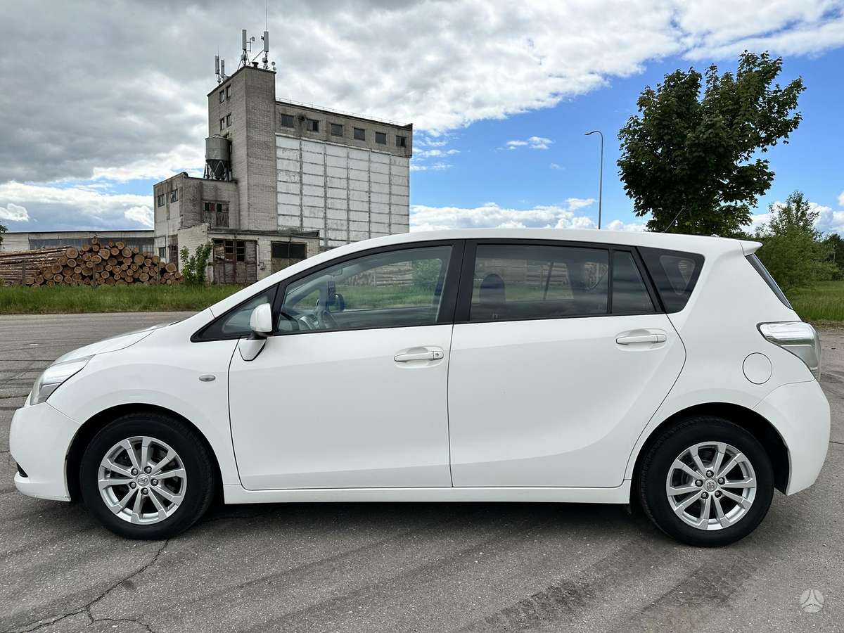 Toyota Verso 2011 — photo 10