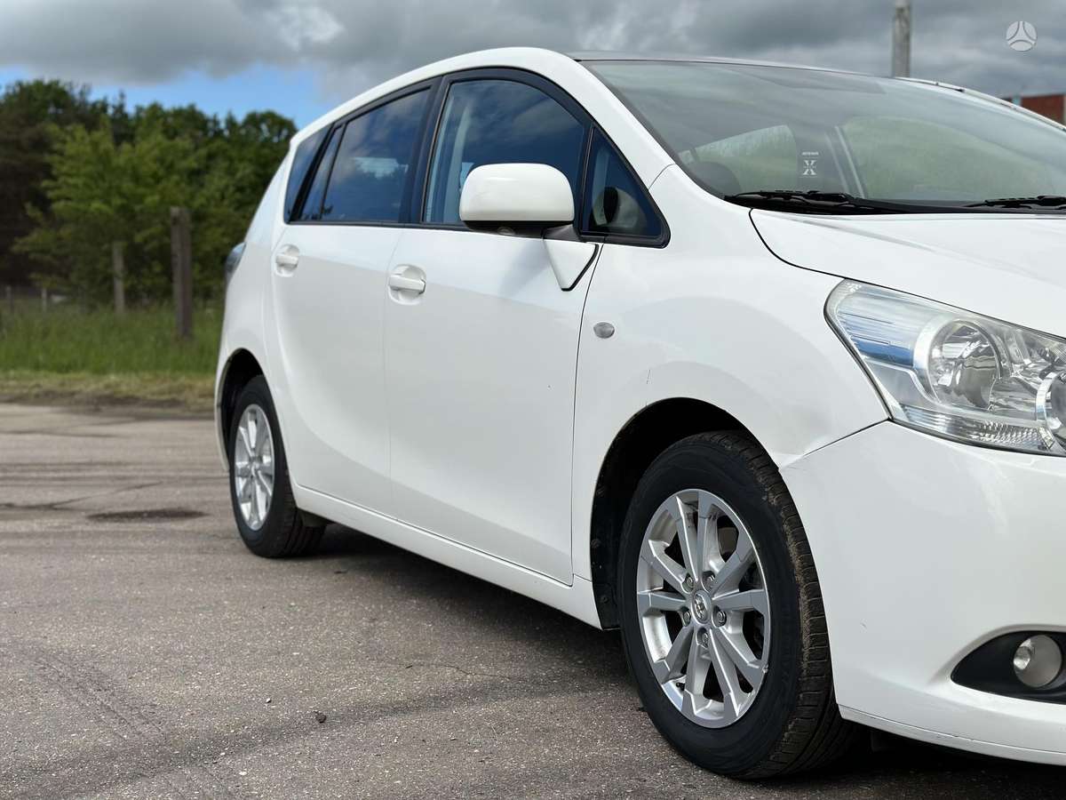 Toyota Verso 2011 — photo 11
