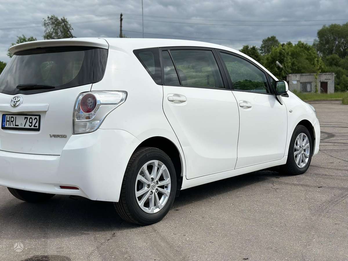 Toyota Verso 2011 — photo 12