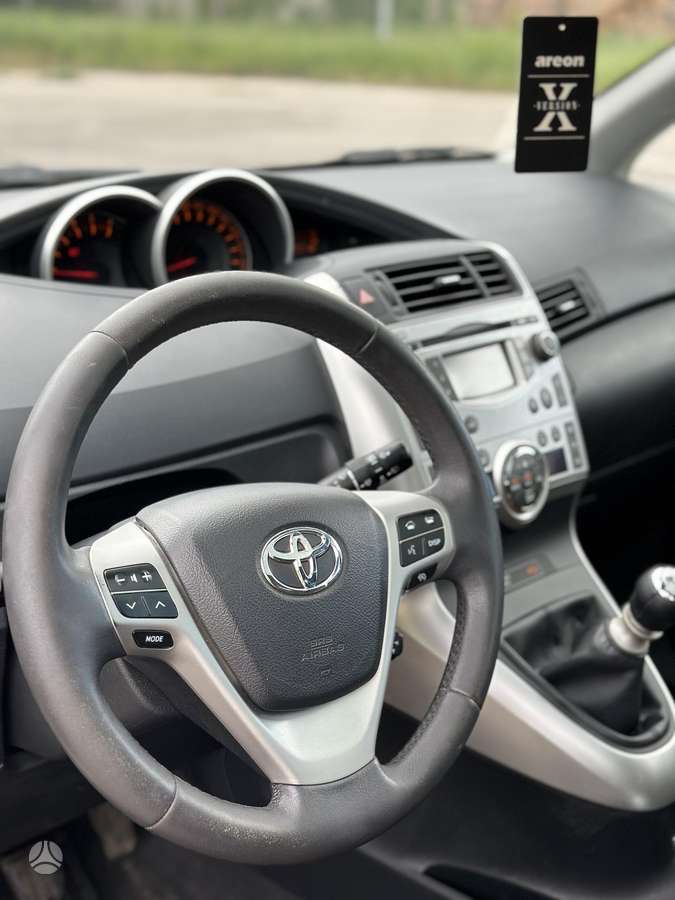 Toyota Verso 2011 — photo 13