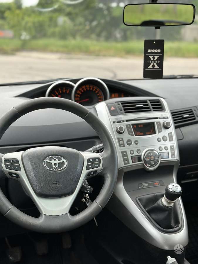 Toyota Verso 2011 — photo 14