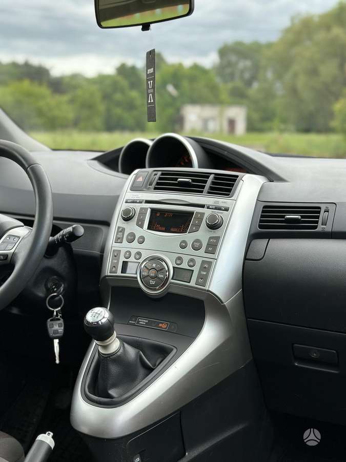 Toyota Verso 2011 — photo 15