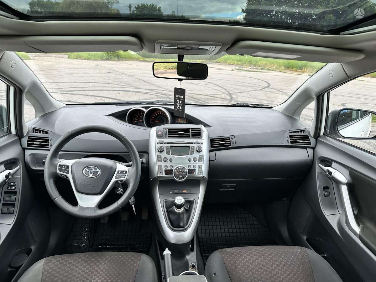 Toyota Verso 2011 — photo 16