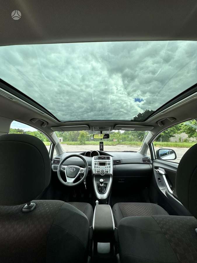 Toyota Verso 2011 — photo 17