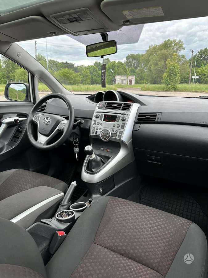 Toyota Verso 2011 — photo 19