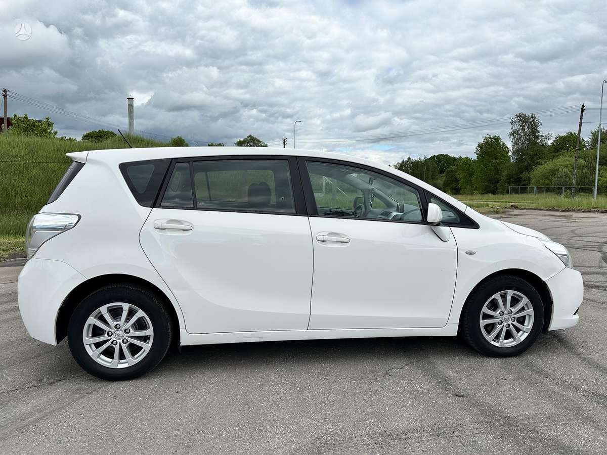 Toyota Verso 2011 — photo 7