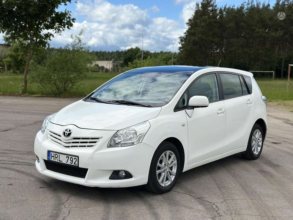 Toyota Verso 2011 — photo 8