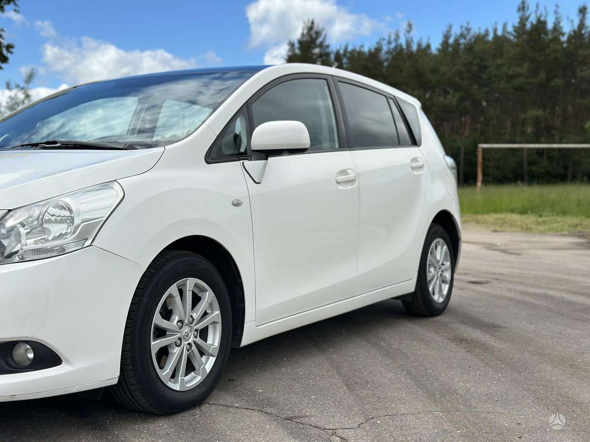 Toyota Verso 2011 — photo 9