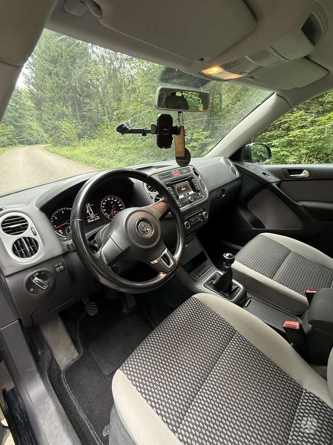 Volkswagen Tiguan 2010 — photo 12