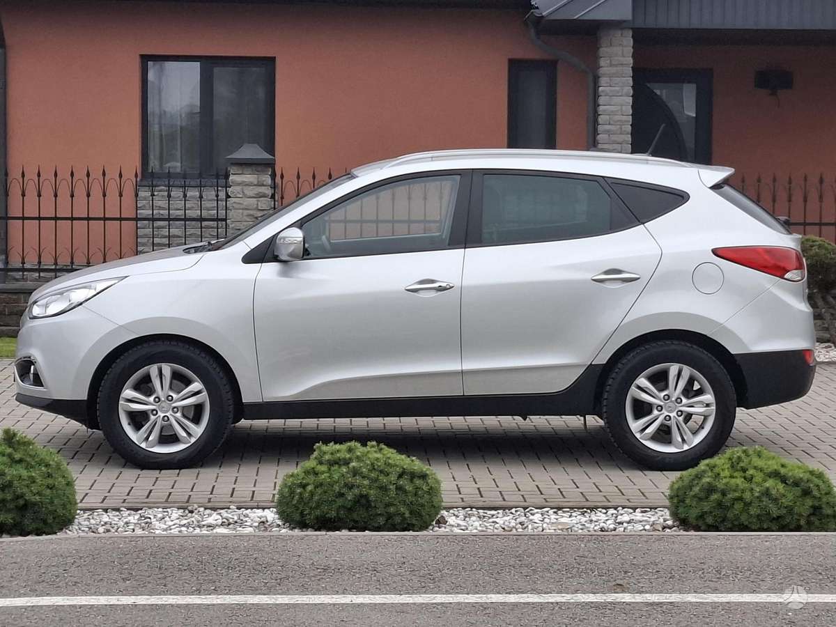 Hyundai ix35 2013 — rear view