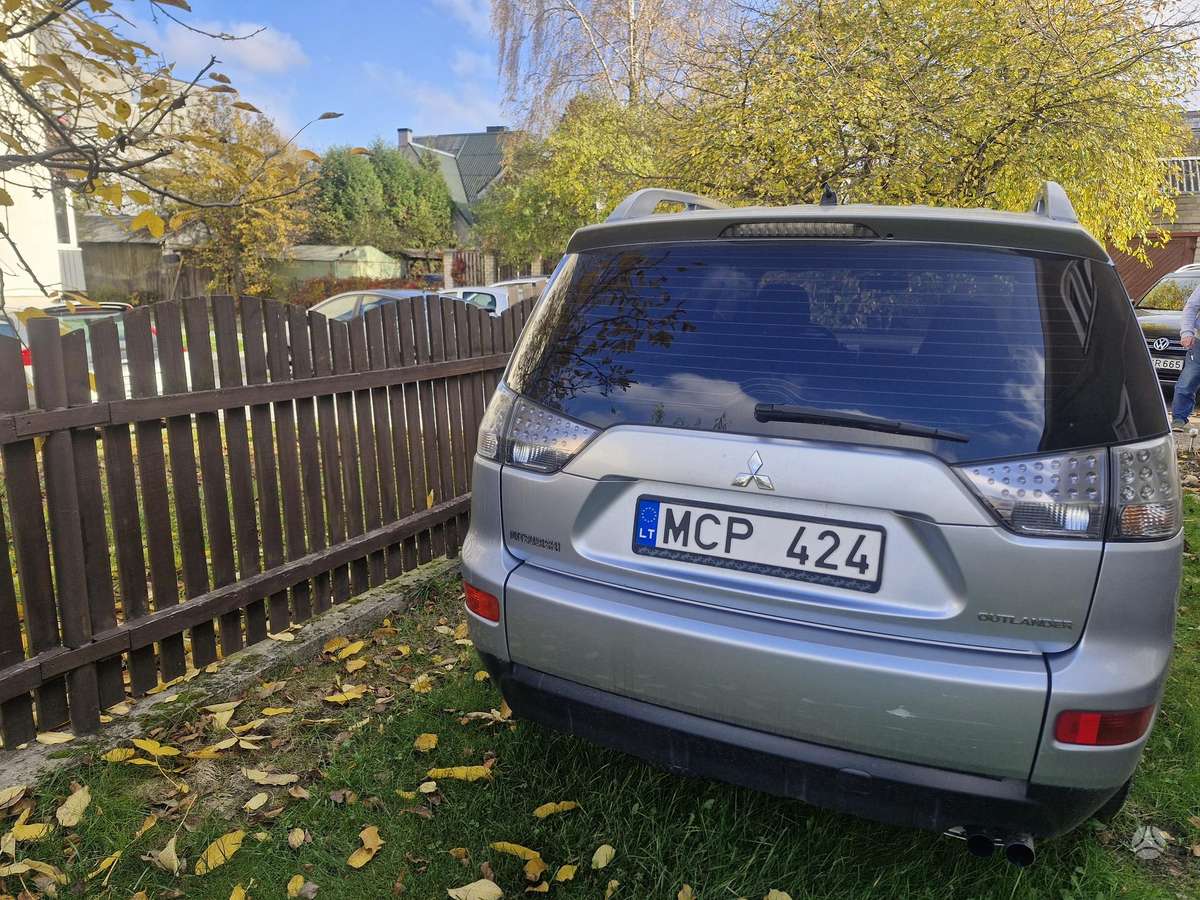 Mitsubishi Outlander 2007 — салон