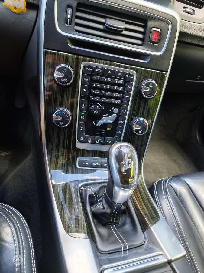 Volvo V60 2013 — photo 10