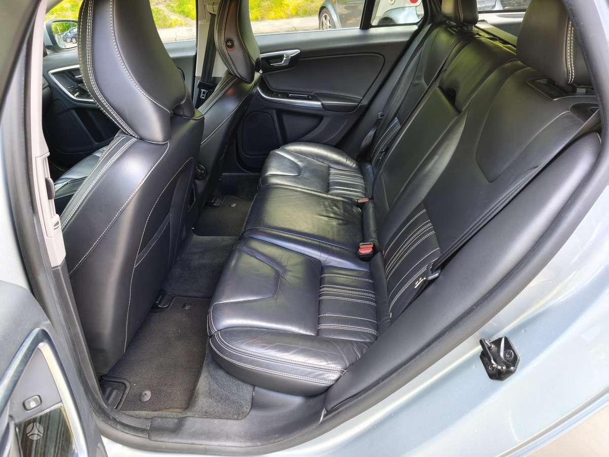 Volvo V60 2013 — photo 12