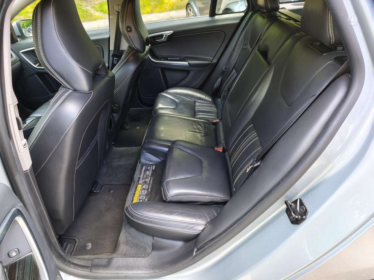Volvo V60 2013 — photo 13