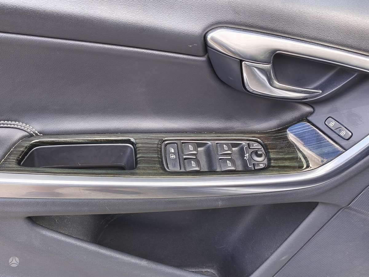 Volvo V60 2013 — photo 14