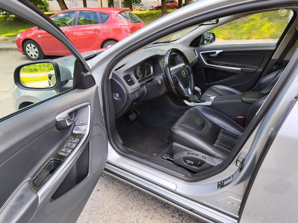 Volvo V60 2013 — photo 15