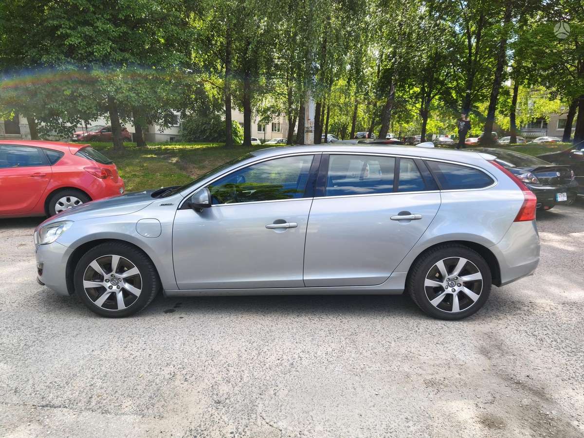 Volvo V60 2013 — rear view