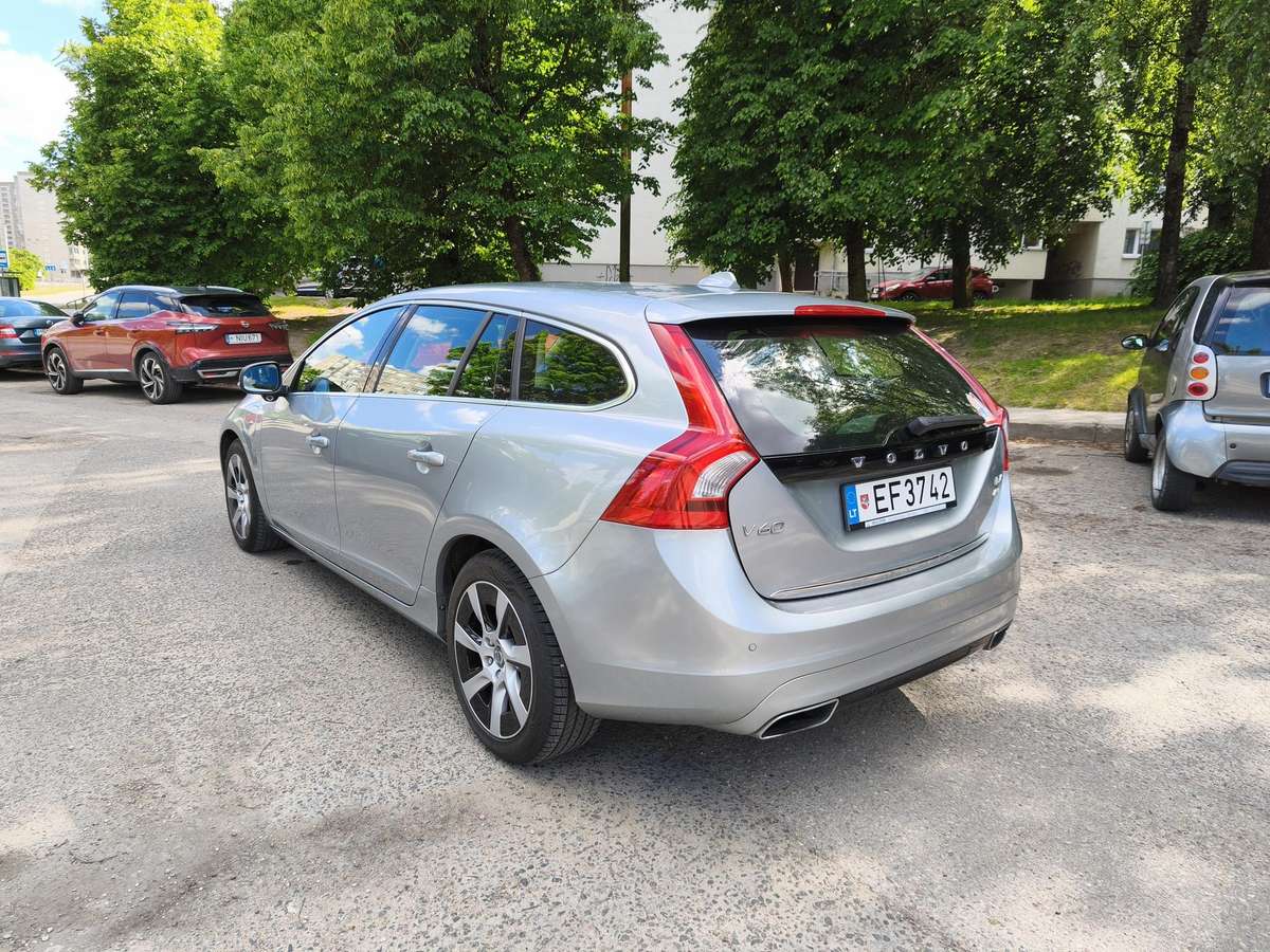 Volvo V60 2013 — interior