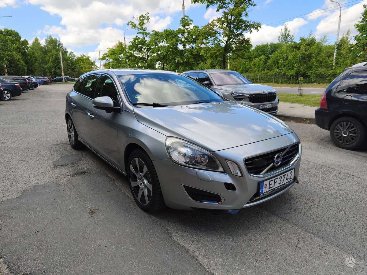 Volvo V60 2013 — photo 7