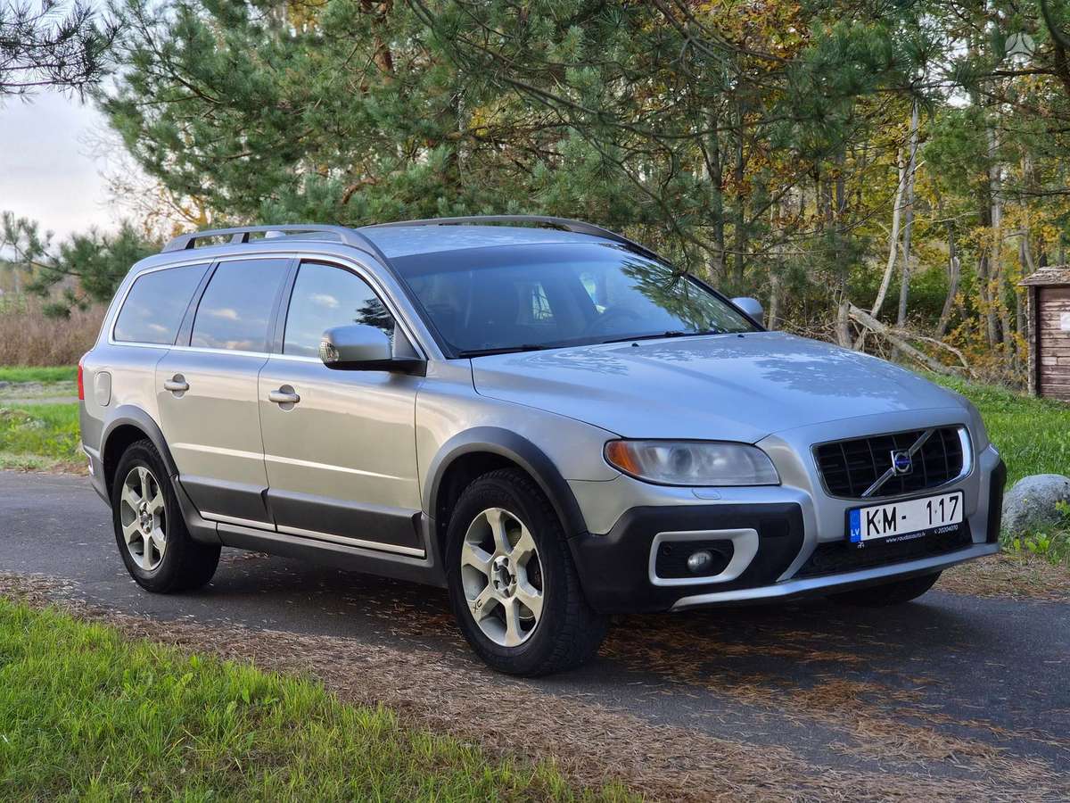 Volvo XC70 2009 — rear view