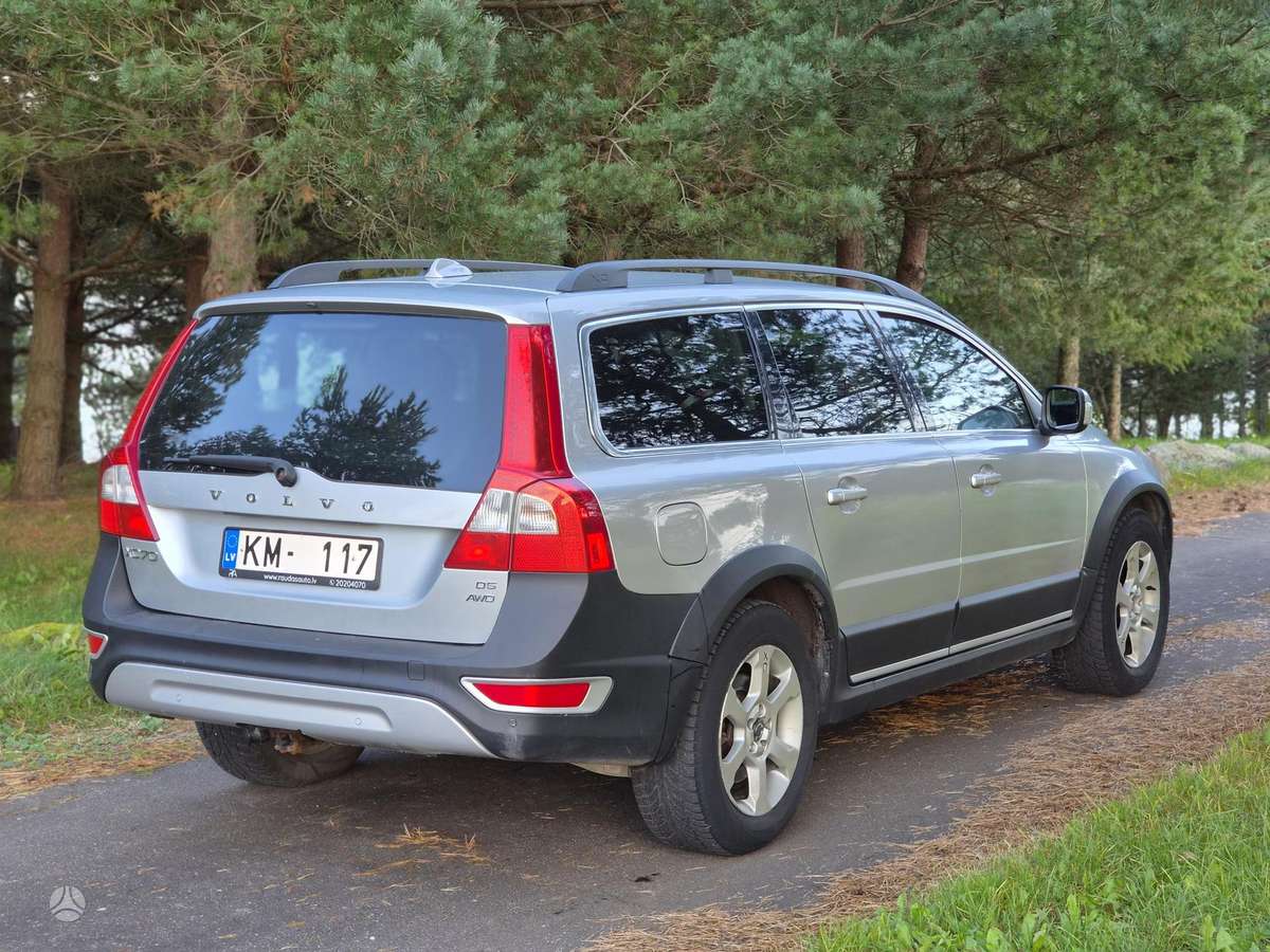 Volvo XC70 2009 — interior
