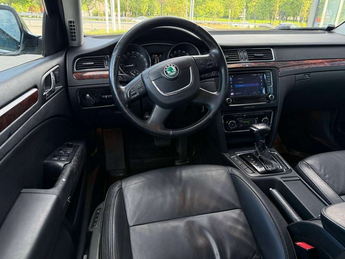Skoda Superb 2010 — photo 11
