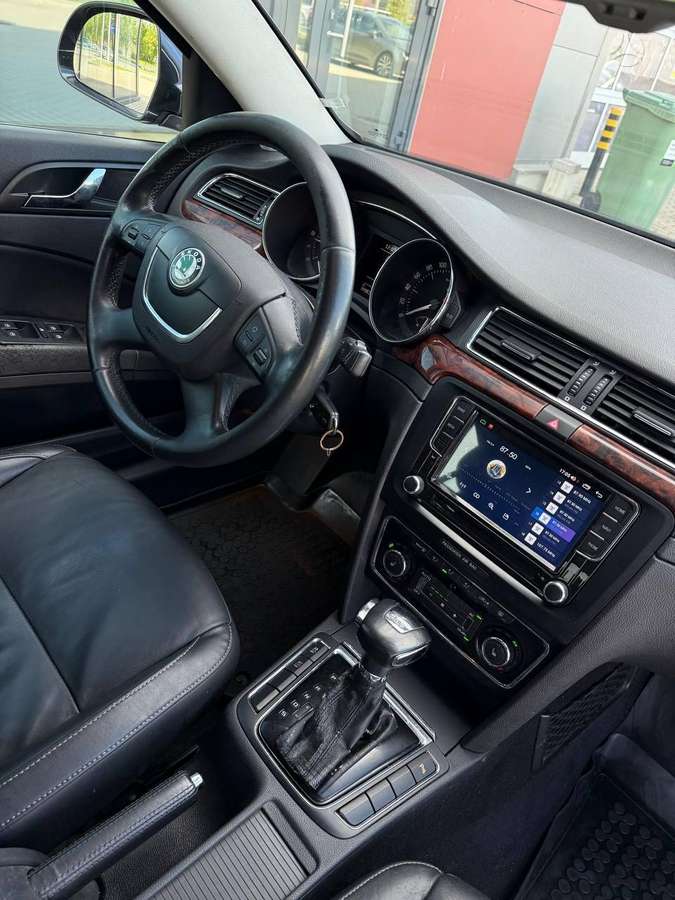 Skoda Superb 2010 — photo 16