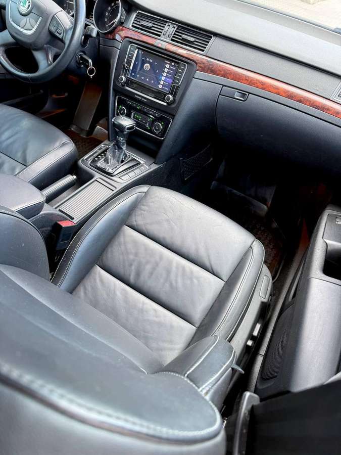 Skoda Superb 2010 — photo 18
