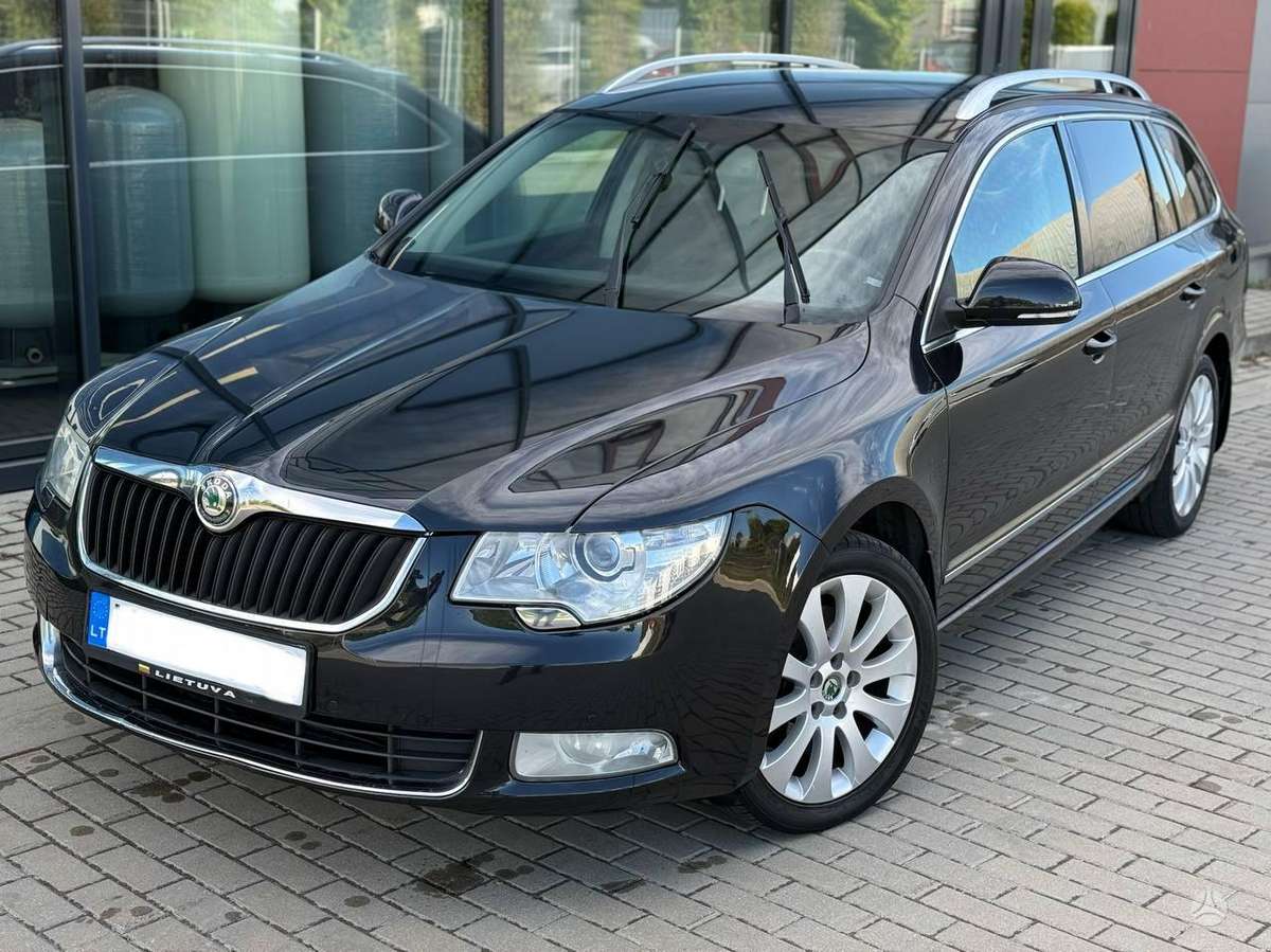 Skoda Superb 2010 — interior