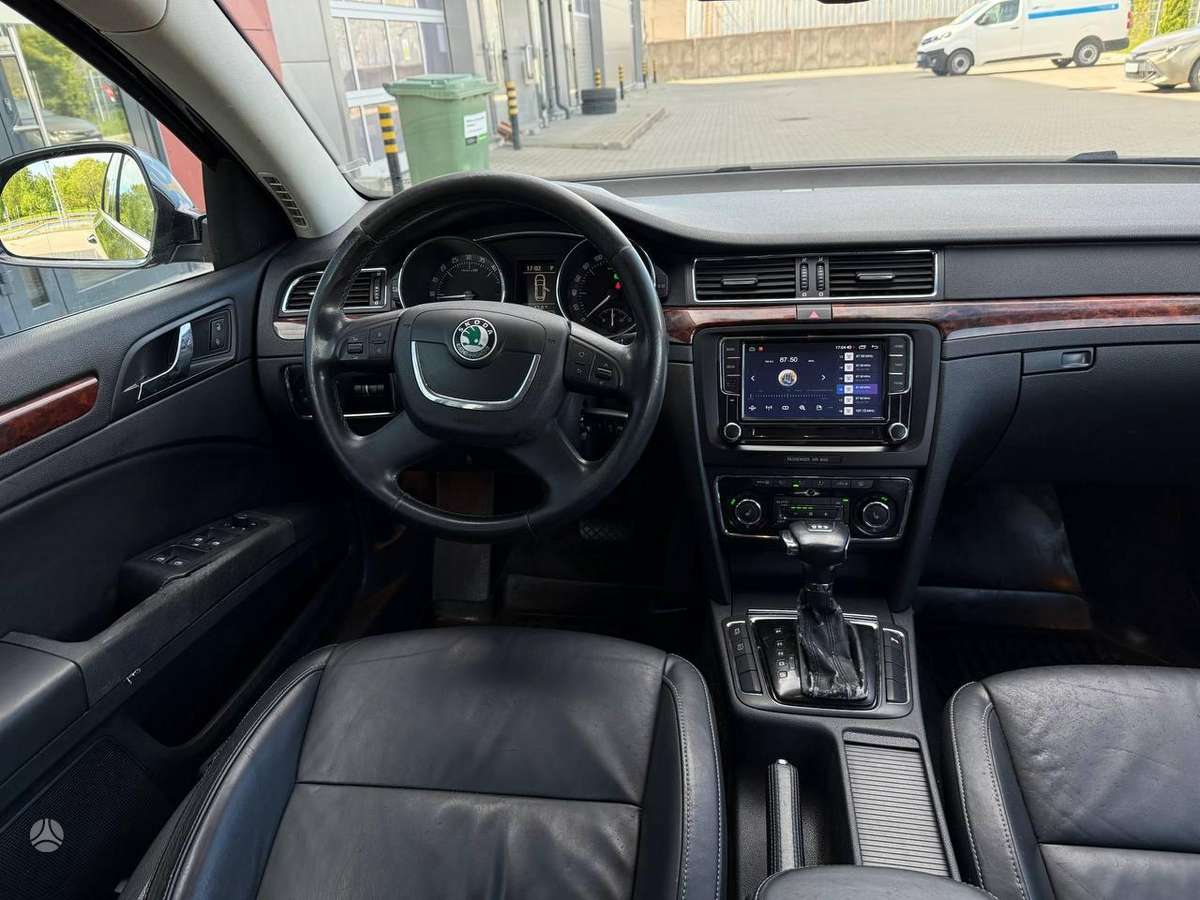 Skoda Superb 2010 — photo 8