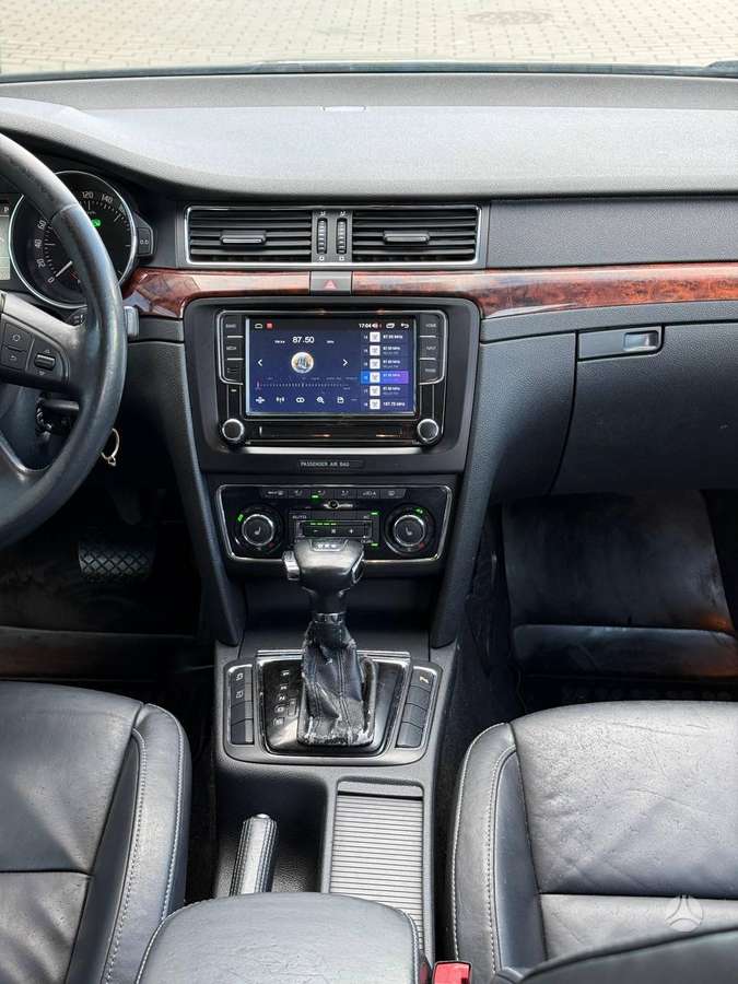 Skoda Superb 2010 — photo 9
