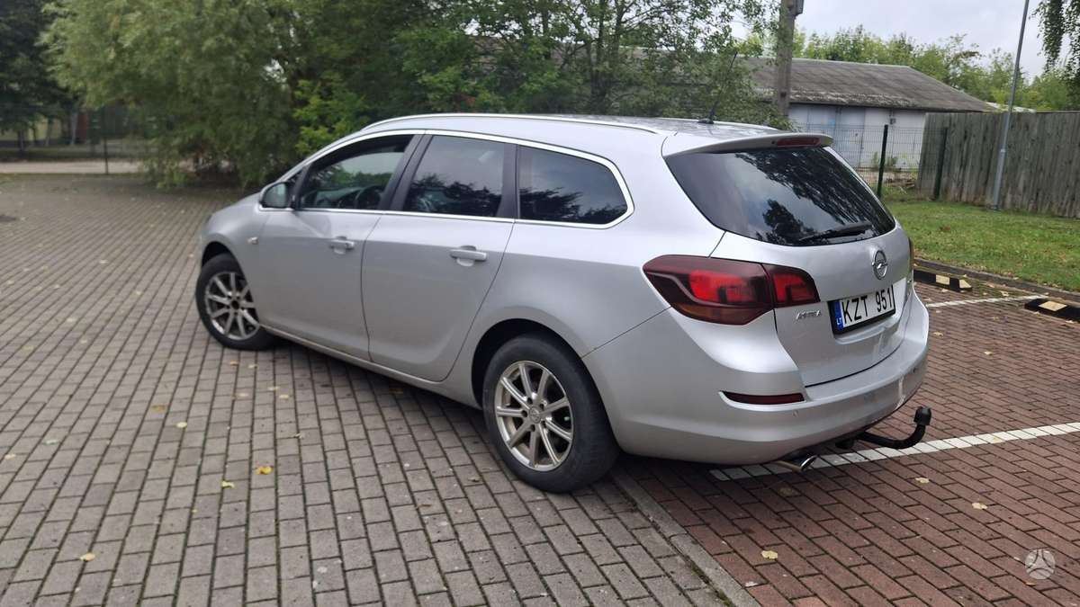 Opel Astra 2011 — photo 5