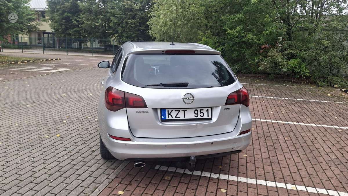 Opel Astra 2011 — photo 6