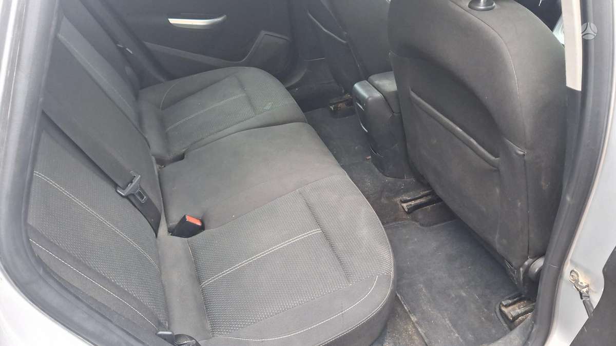 Opel Astra 2011 — photo 9
