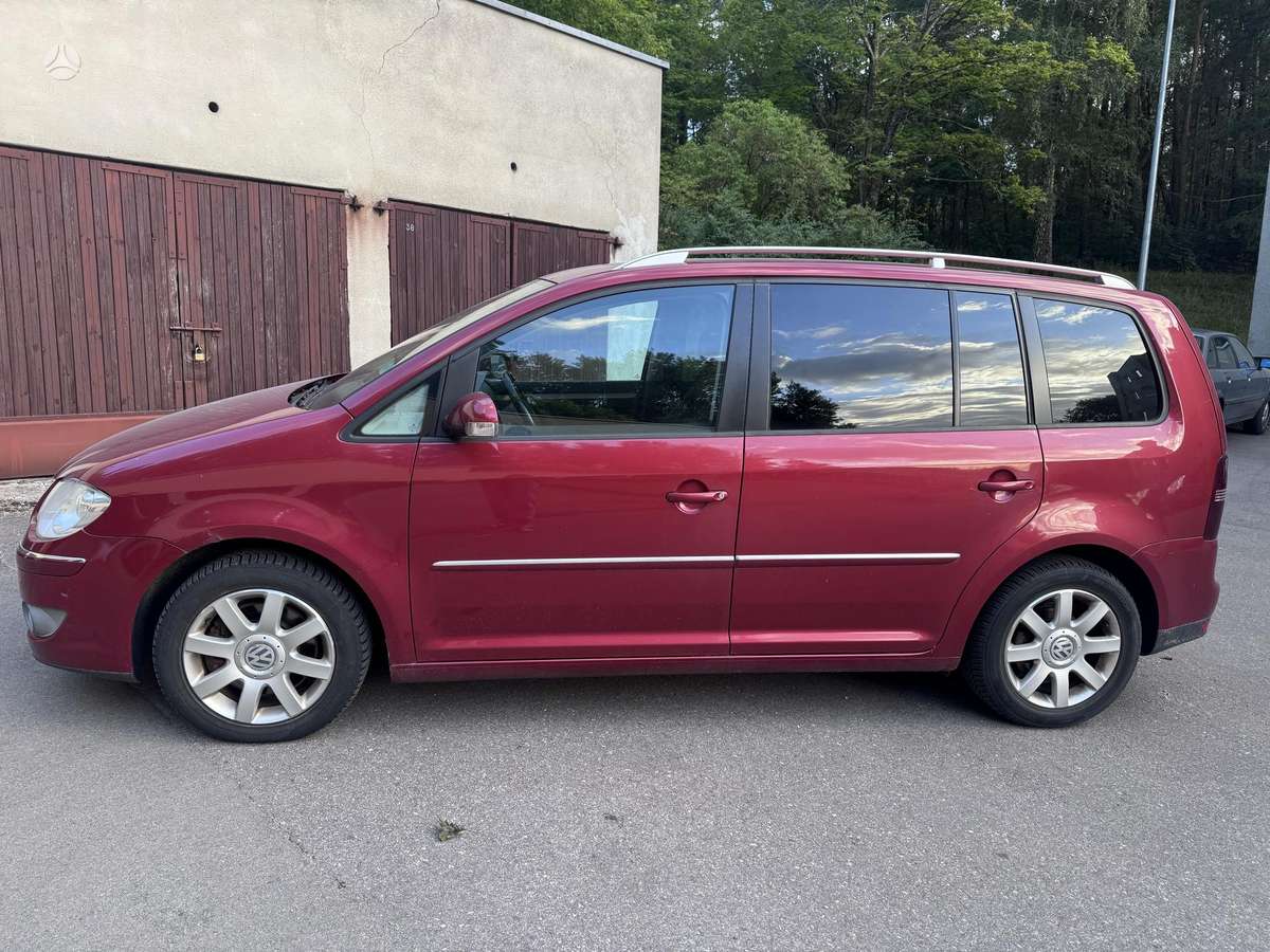 Volkswagen Touran 2008 — салон