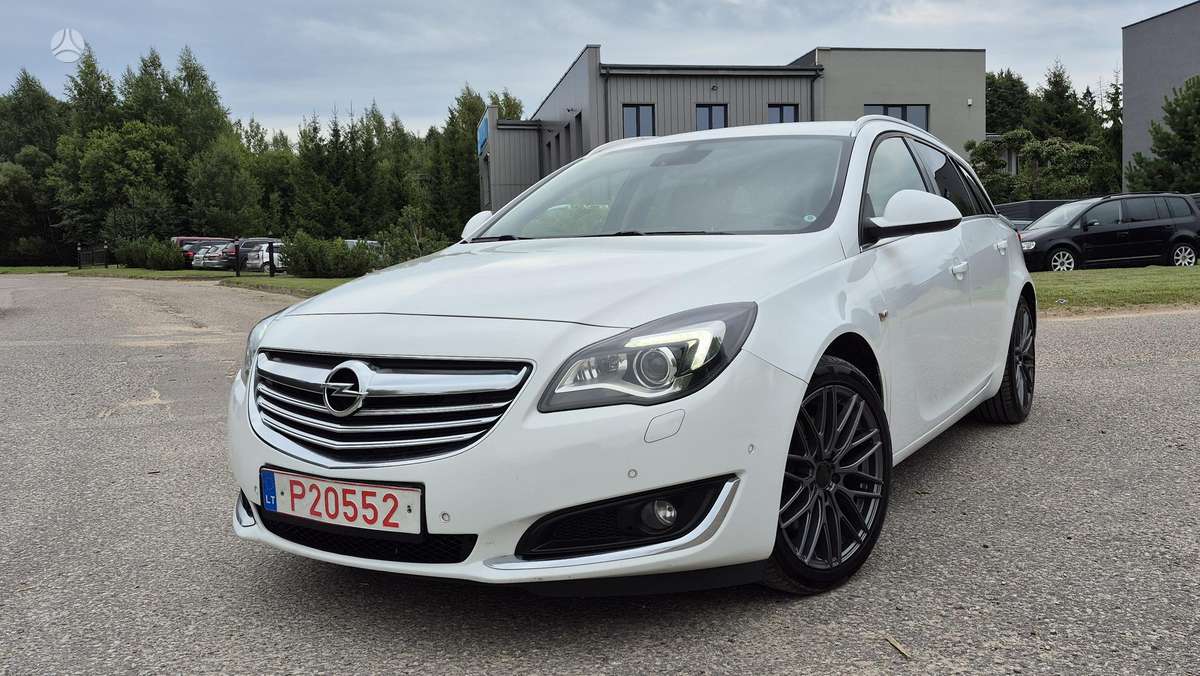 Opel Insignia 2013 — вигляд ззаду