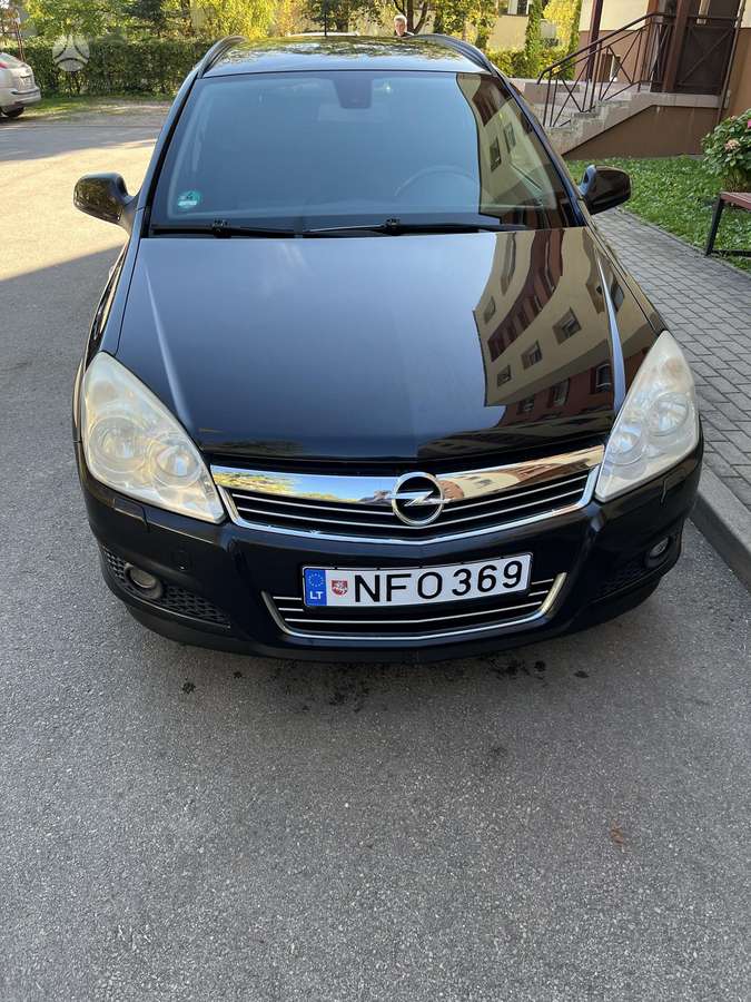 Opel Astra 2009 — вигляд ззаду