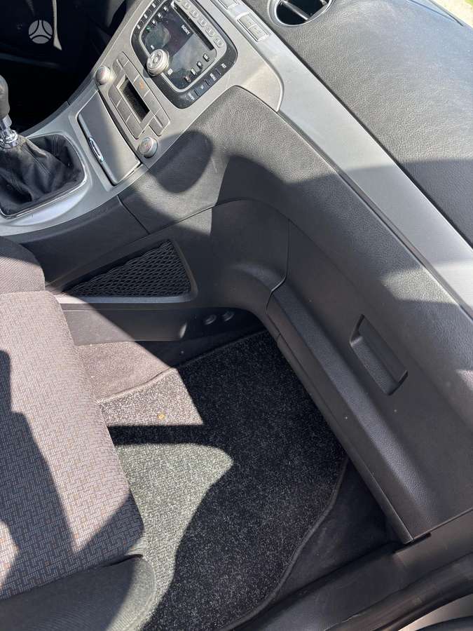 Ford S-MAX 2009 — photo 19