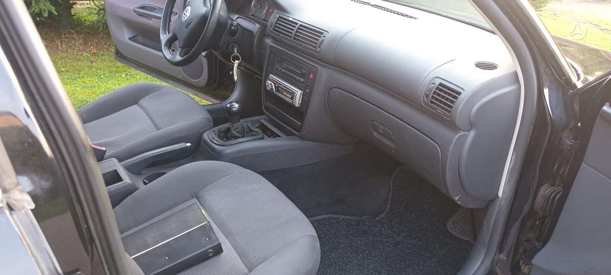 Volkswagen Passat 2005 — photo 11
