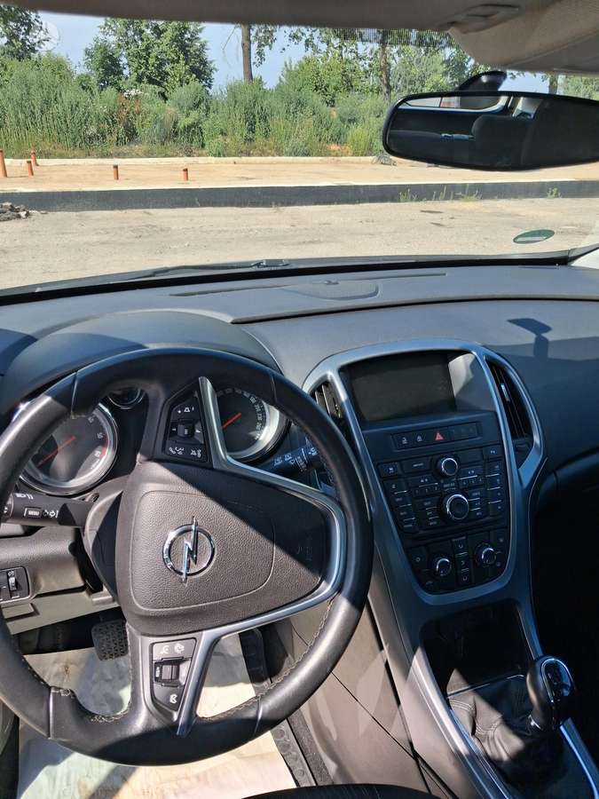 Opel Astra 2015 — photo 10