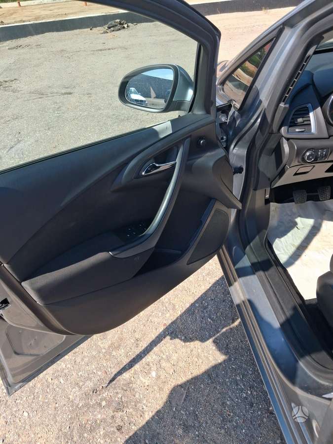 Opel Astra 2015 — photo 12
