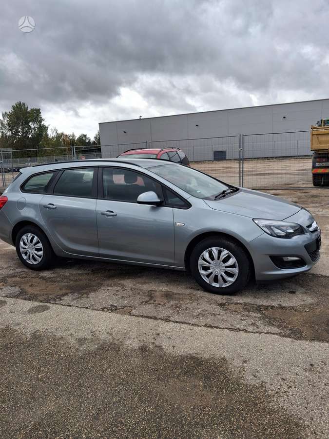 Opel Astra 2015 — interior