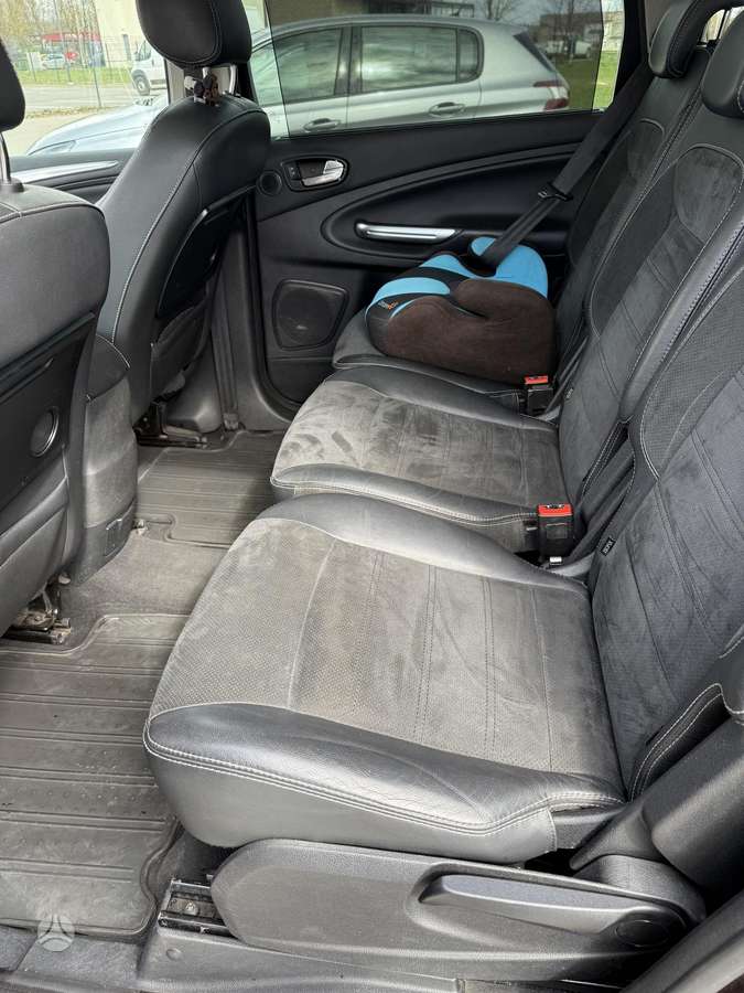 Ford S-MAX 2010 — photo 11