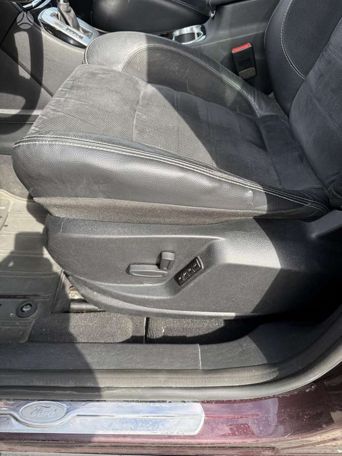 Ford S-MAX 2010 — photo 13
